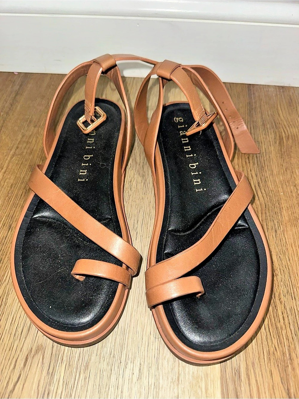 Gianni Bini Cognac Brown Strappy Toe Loop Flat Sandals Size 7M